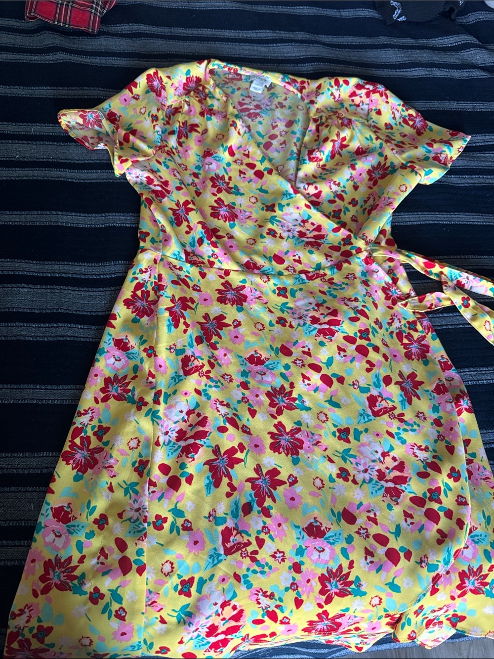 JCrew size 8 women’s Yellow Floral Wrap Dress with Red & Pink Blooms